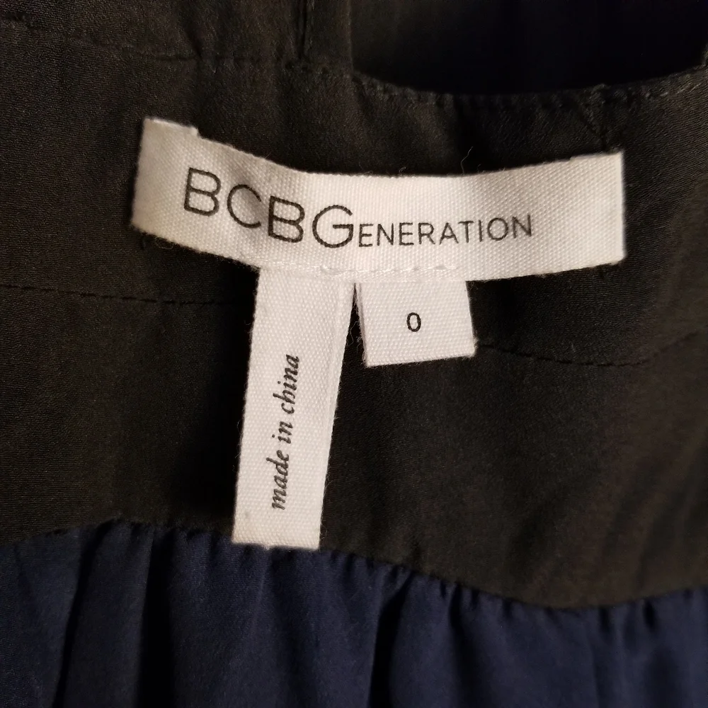 EUC BCBG Generation Navy Maxi With Black Lace Bodice Size 0 - Picture 10 of 10